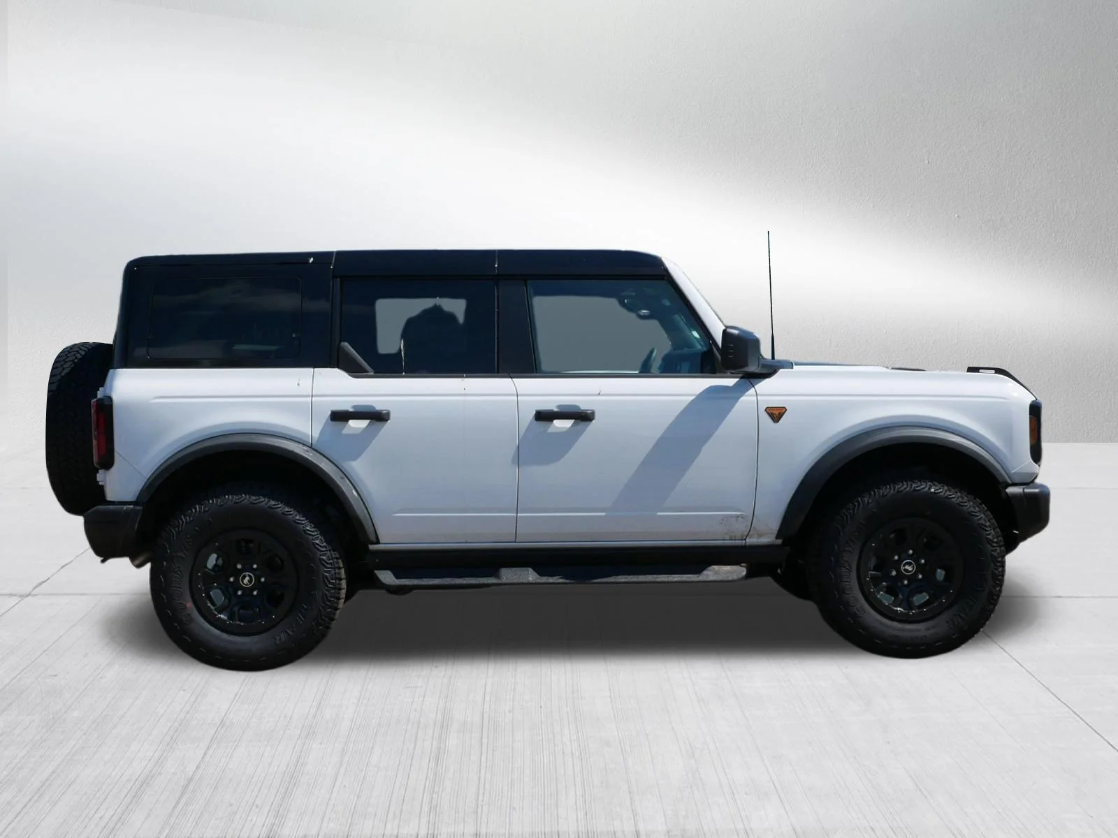 New 2026 Oxford White Ford Badlands image 8