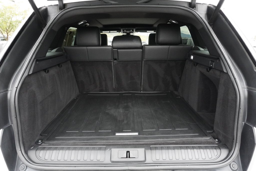 Used 2017 White Land Rover SE image 31