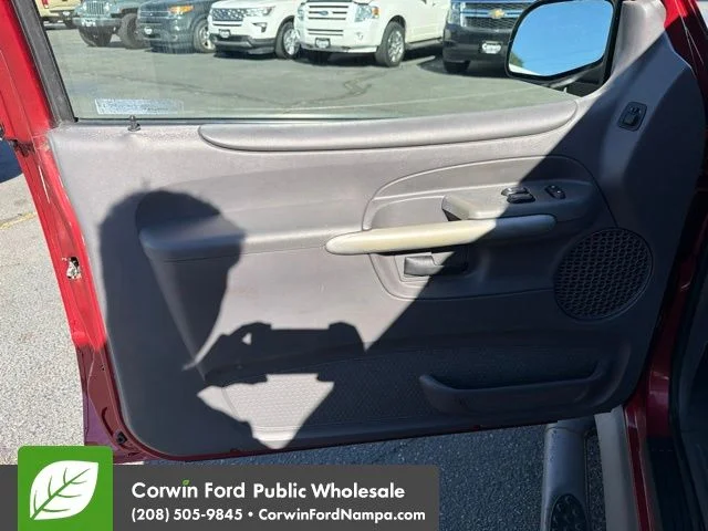 Used 2002 Red Ford Base image 12