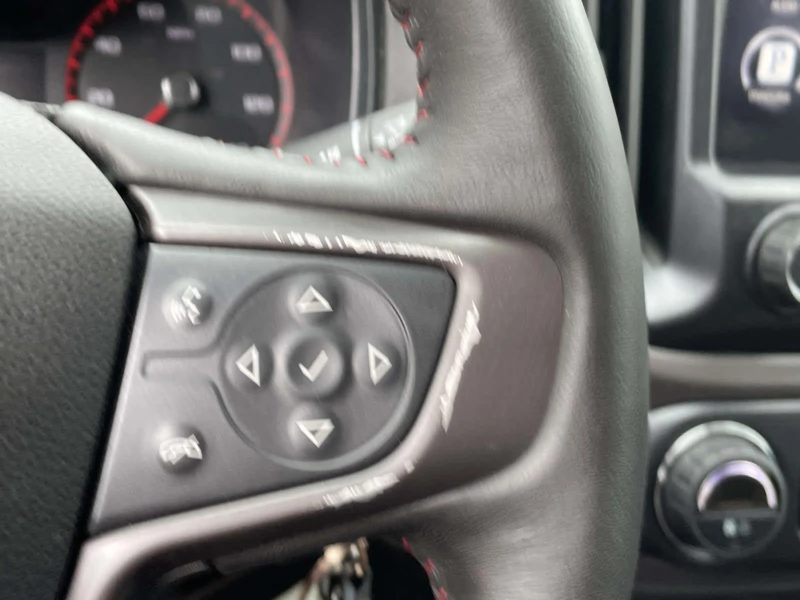 Used 2015 Cyber Gray Metallic GMC 4WD SLE image 33