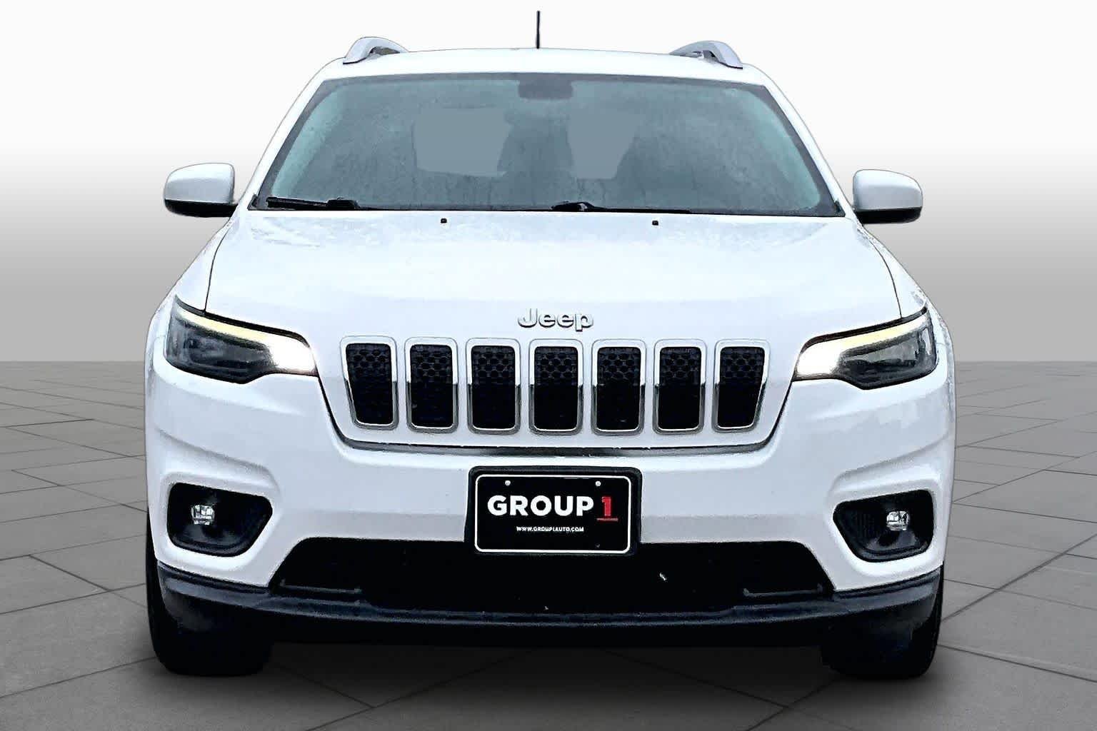 Used 2019 Bright White Clearcoat Jeep Latitude Plus image 4