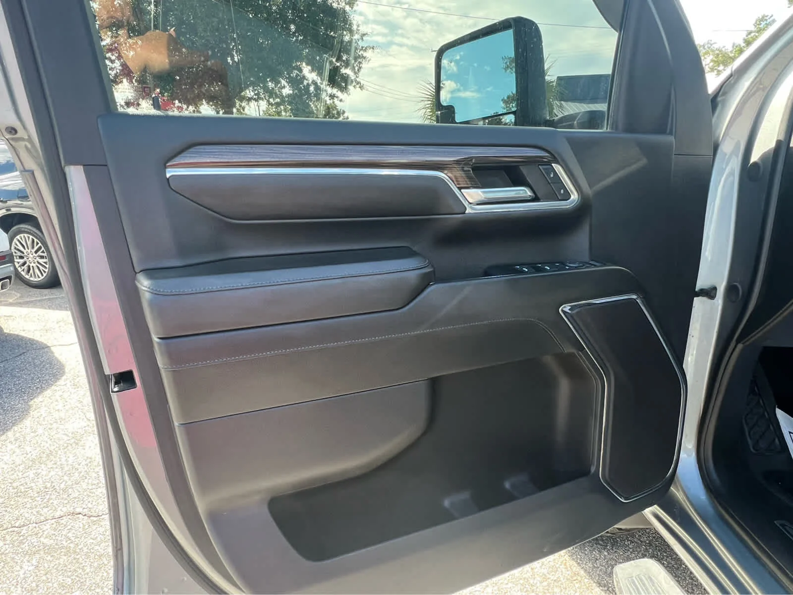 Used 2024 Sterling Gray Metallic Chevrolet LT image 7