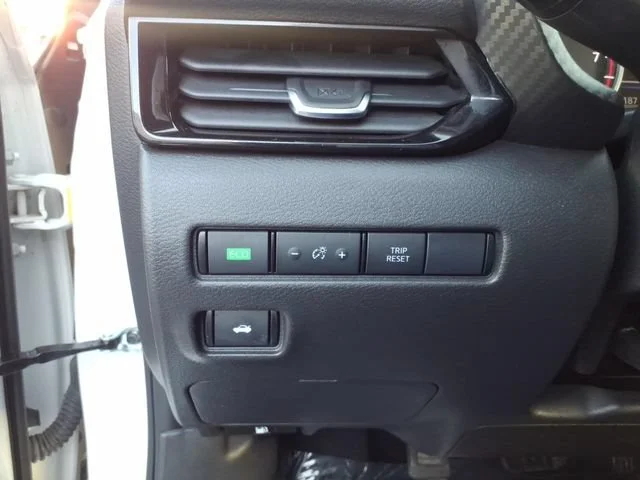 Used 2024 White Nissan SV Xtronic CVT image 23