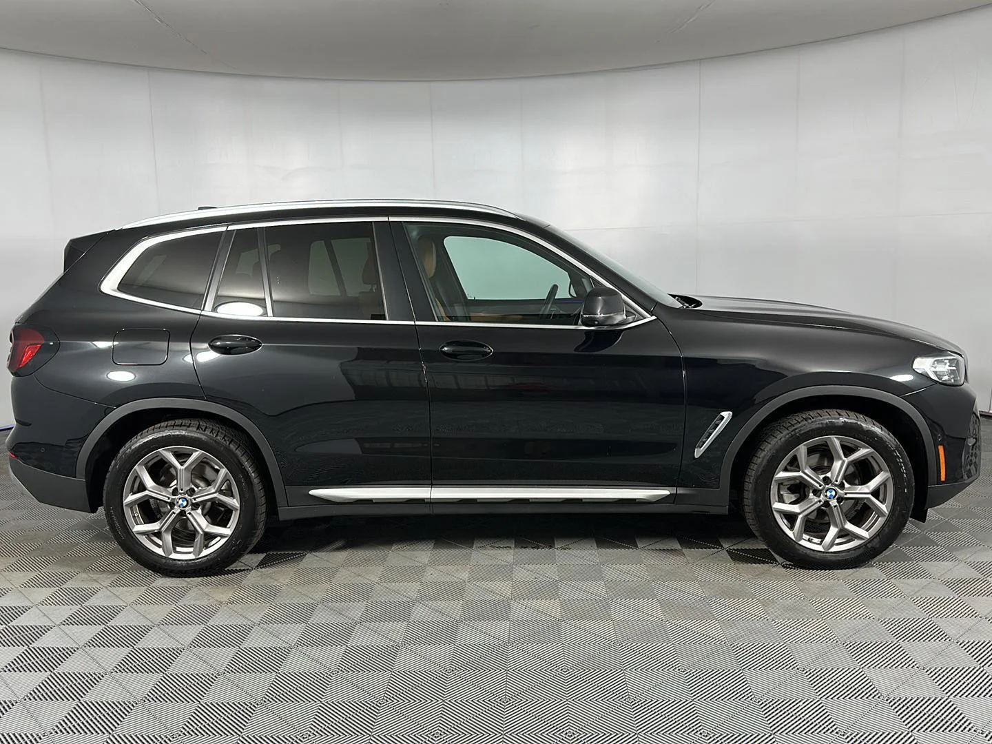 Used 2024 Black Sapphire Metallic BMW xDrive30i image 30