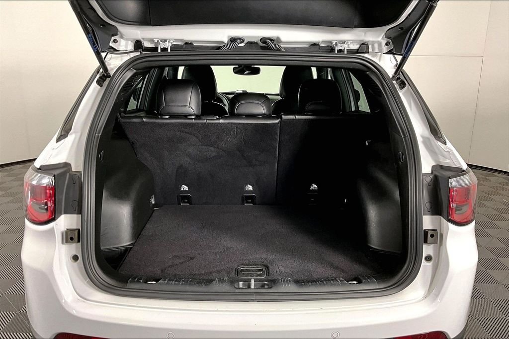 Used 2024 Bright White Clearcoat Jeep Trailhawk image 28