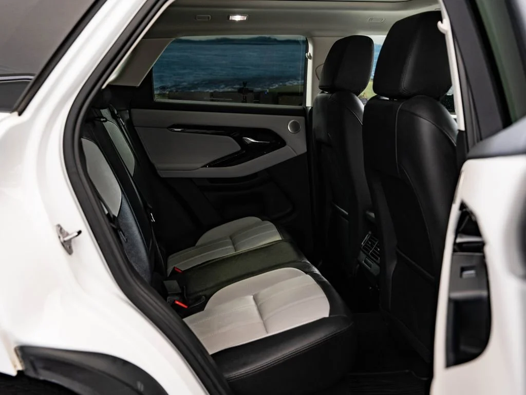 Used 2025 Ostuni Pearl White Metallic Land Rover Dynamic image 43
