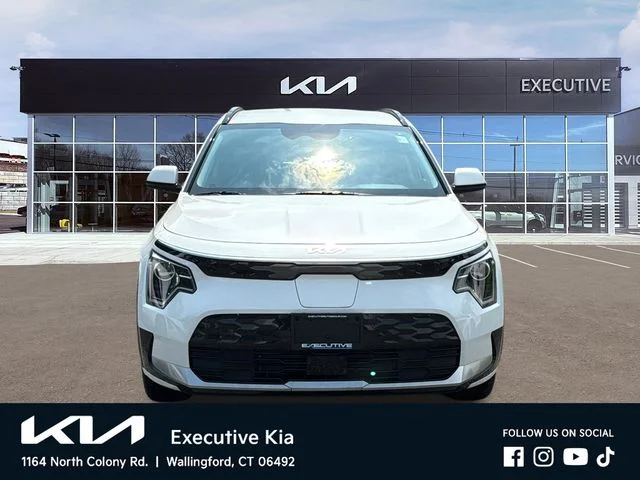 New 2026 White Kia Wind image 3