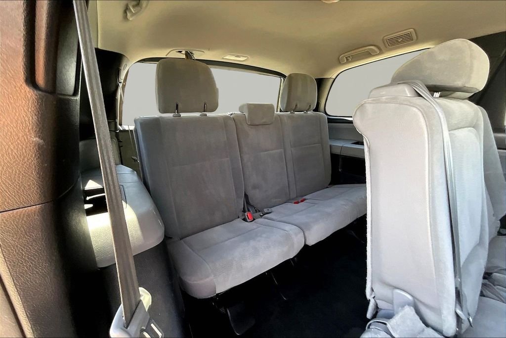 Used 2018 Silver Toyota SR5 image 25