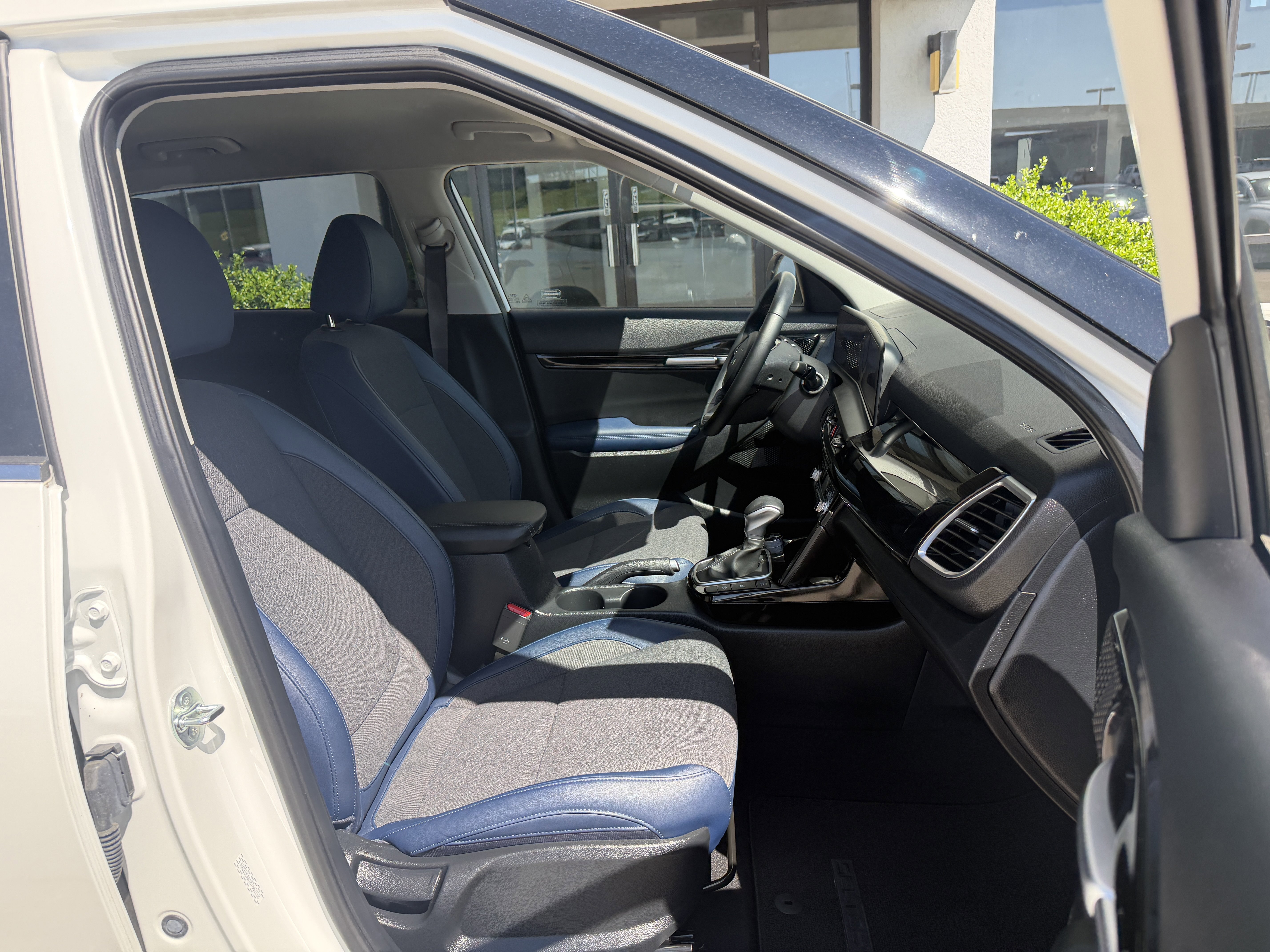 Used 2024 Snow White Pearl Kia S image 21