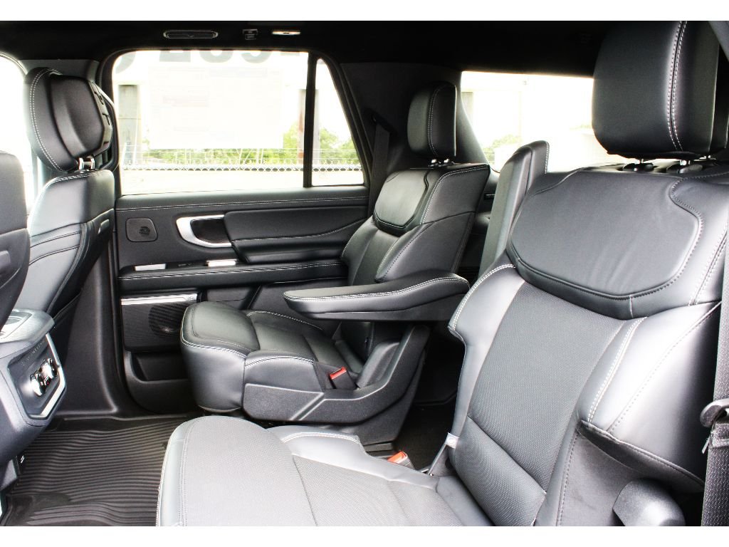 New 2027 Marsh Gray Ford Platinum image 19