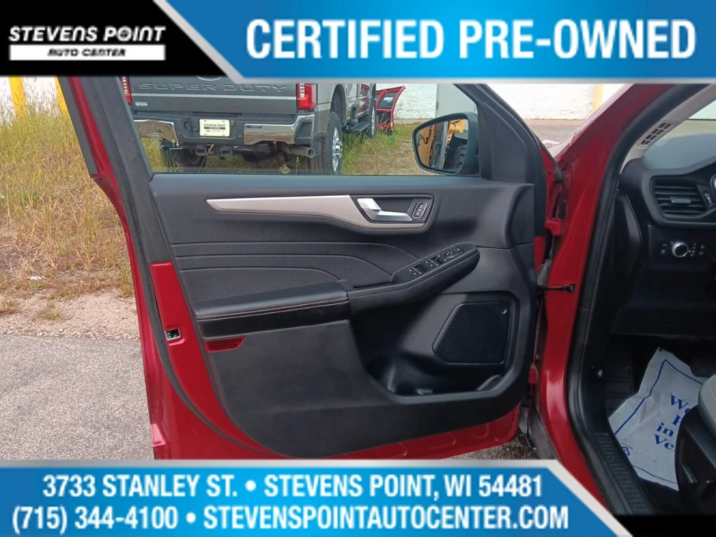 Used 2021 Rapid Red Metallic Tinted Clearcoat Ford SE image 17