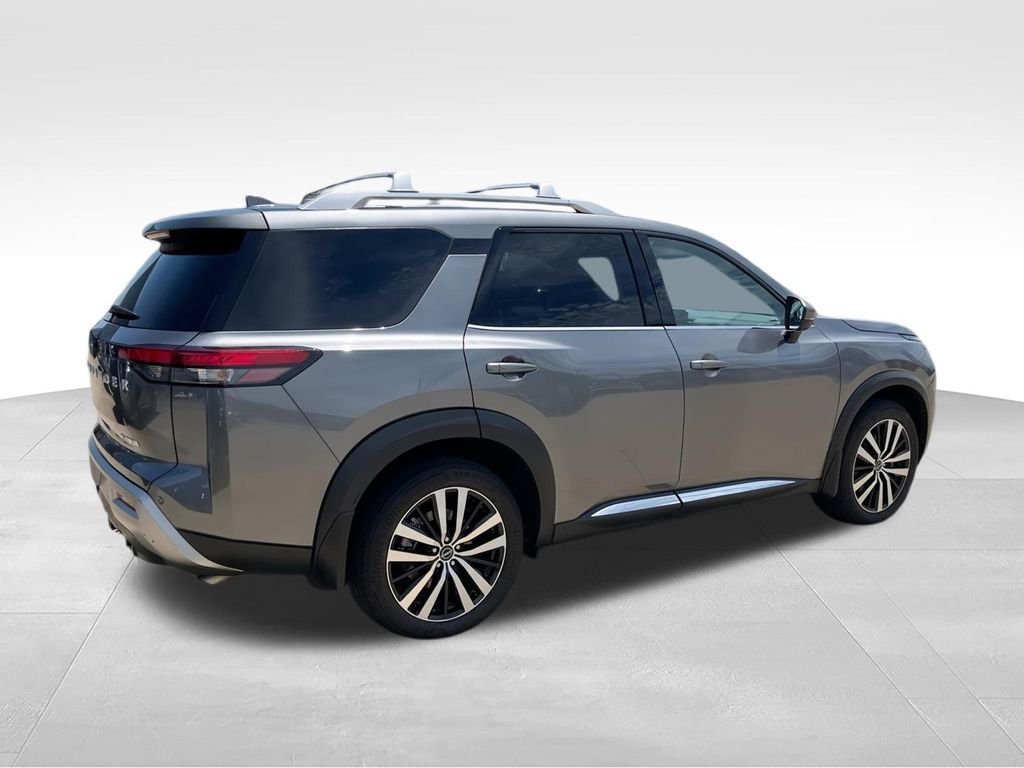 Used 2025 Gray Nissan Platinum image 10