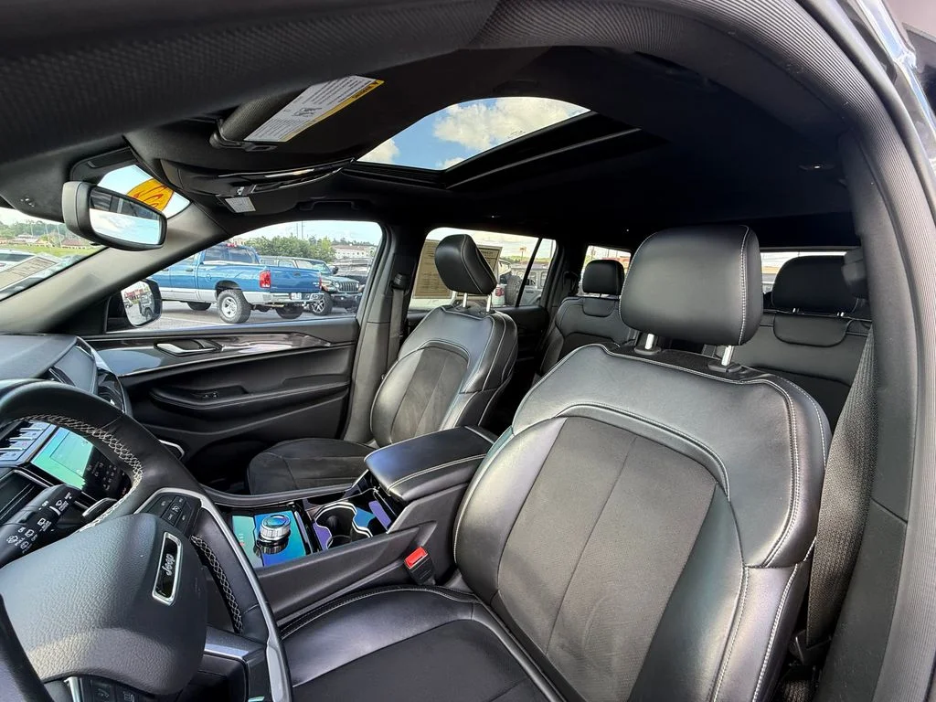 Used 2022 Gray Jeep Altitude image 19