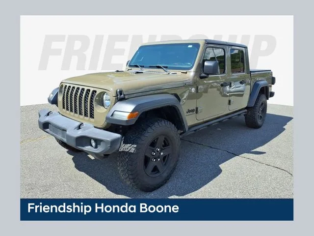 Used 2020 Green Jeep Sport image 1