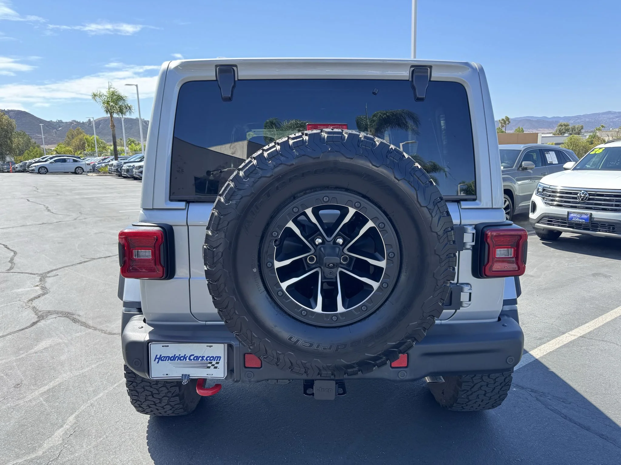 Used 2024 Silver Zynith Clearcoat Jeep Rubicon X image 5