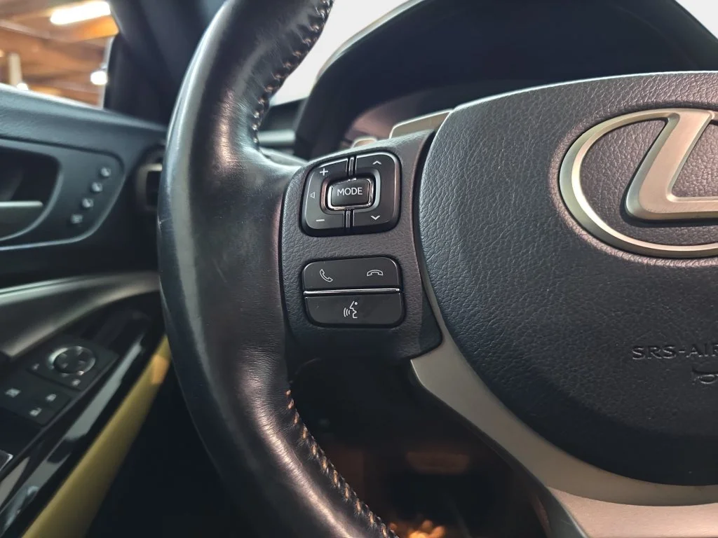 Used 2019 White Lexus 350 image 17