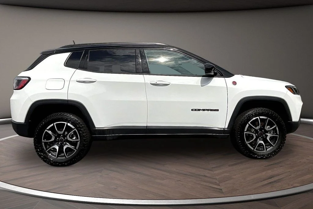 Used 2025 White Jeep Trailhawk image 9