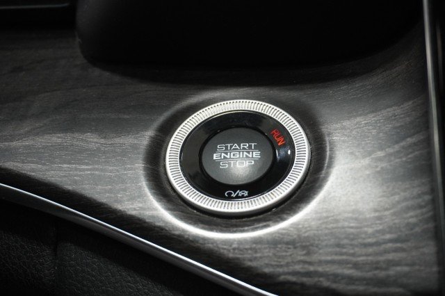 Used 2023 Diamond Black Crystal Pearlcoat Jeep Overland image 30