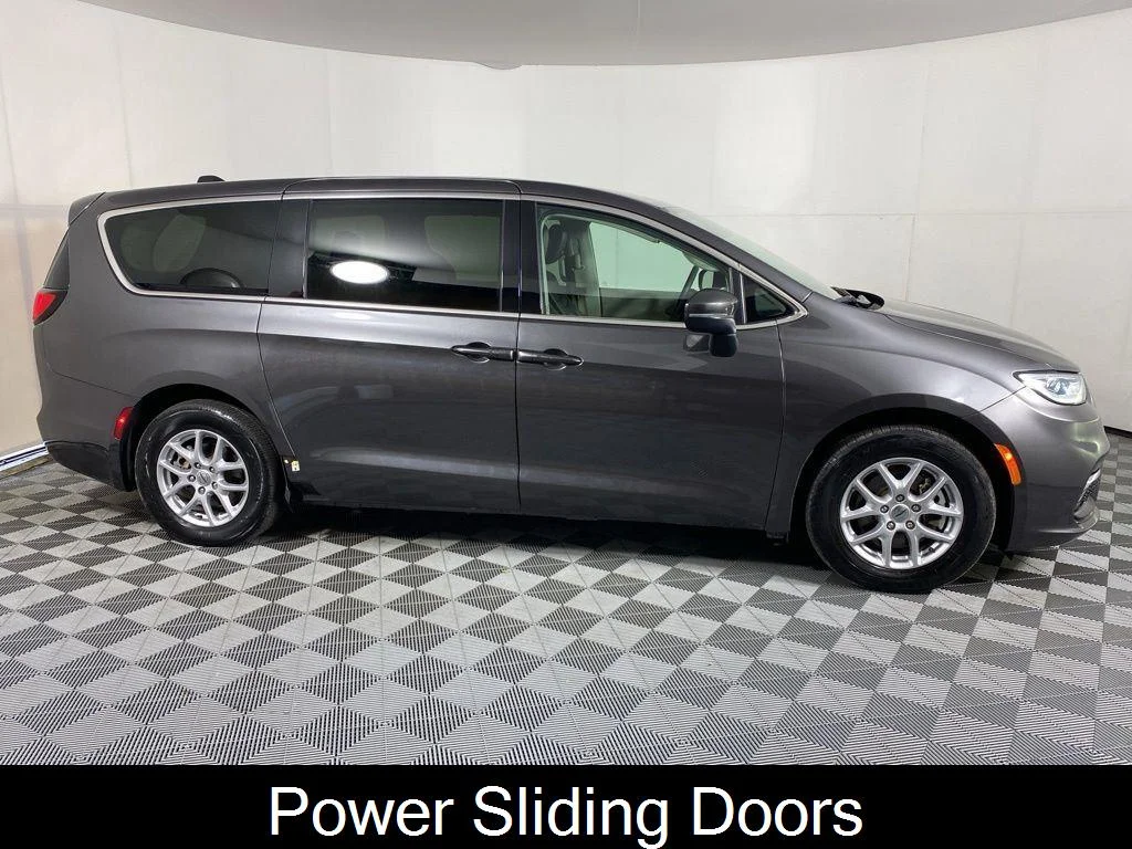 Used 2023 Crystal Metallic Chrysler Touring L image 3