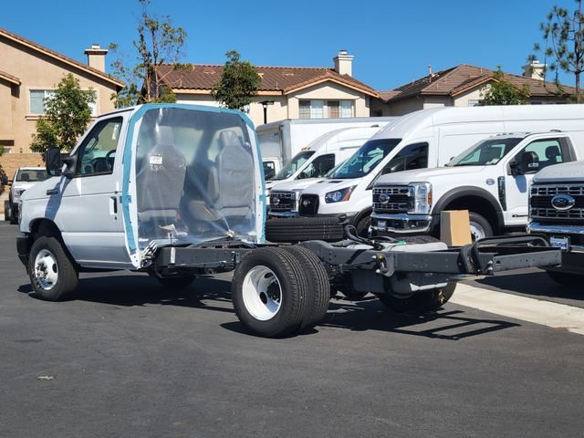 2026 Ford E-Series Cutaway Base - Photo 2