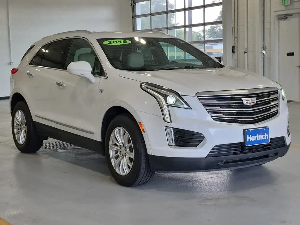 Used 2018 Crystal White Tricoat Cadillac FWD image 2