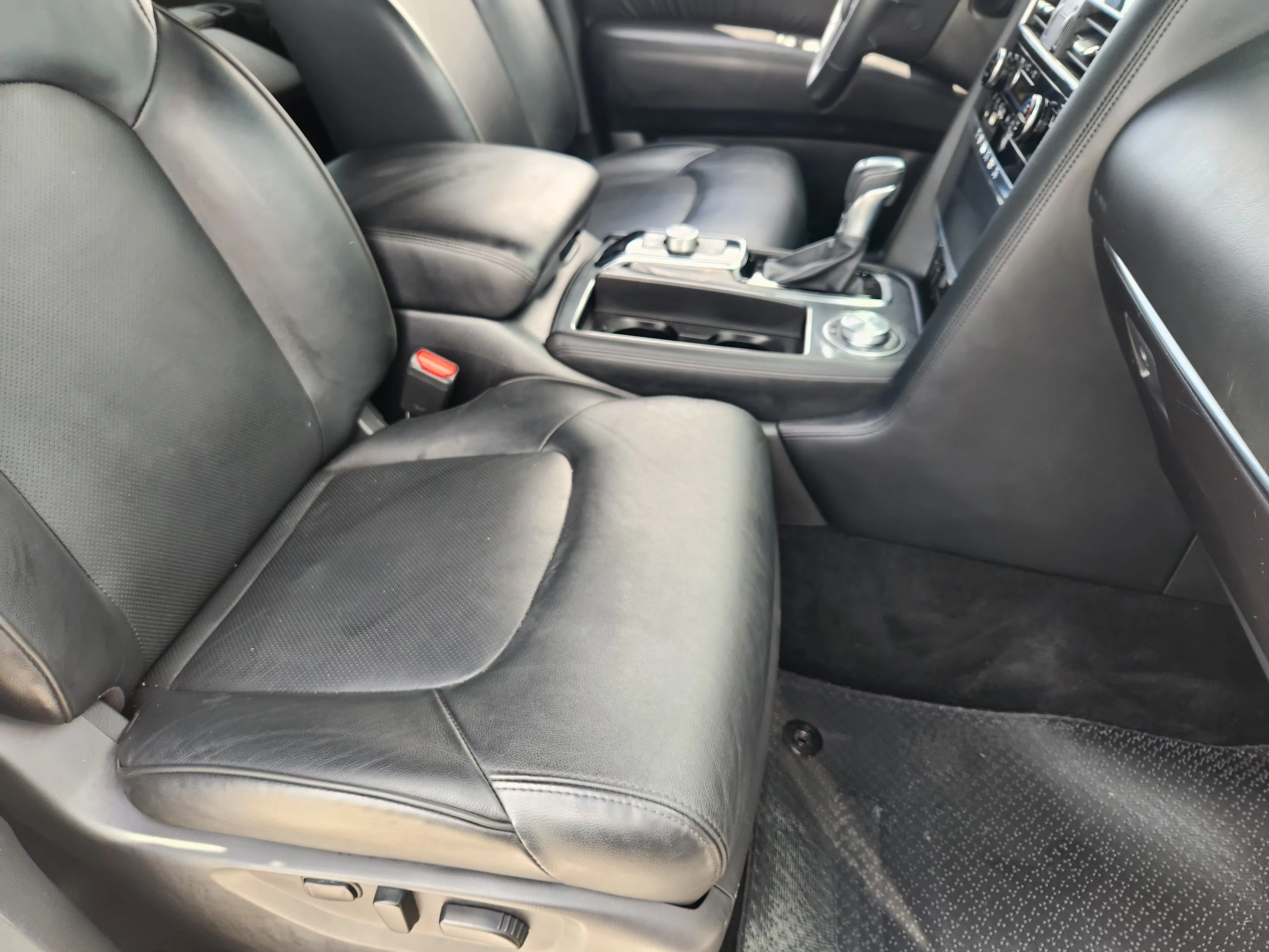 Used 2023 Aspen White Tricoat Nissan SL image 14
