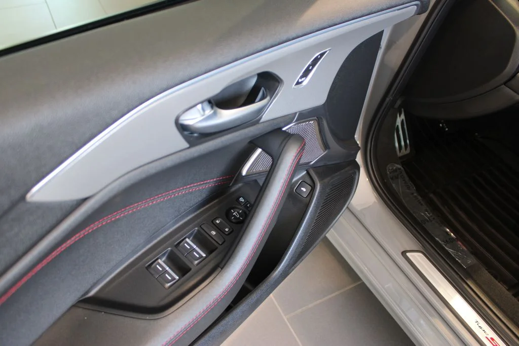 Used 2025 Urban Gray Pearl Acura TYPE S image 30