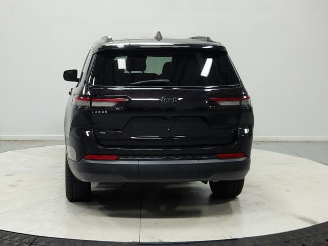 Used 2023  Jeep Limited image 7