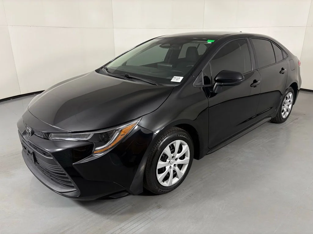 2025 Toyota Corolla LE - Photo 4