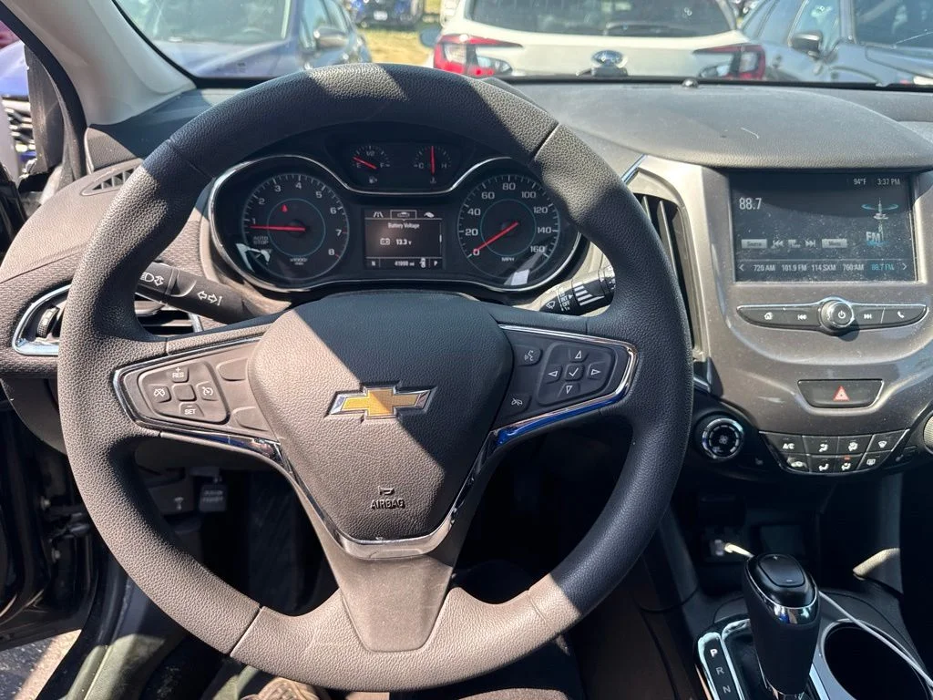 Used 2018 Gray Chevrolet LT image 9