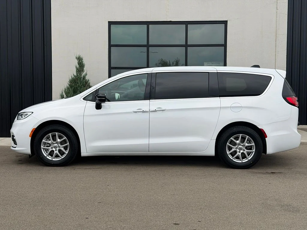 Used 2025 White Chrysler Select image 2