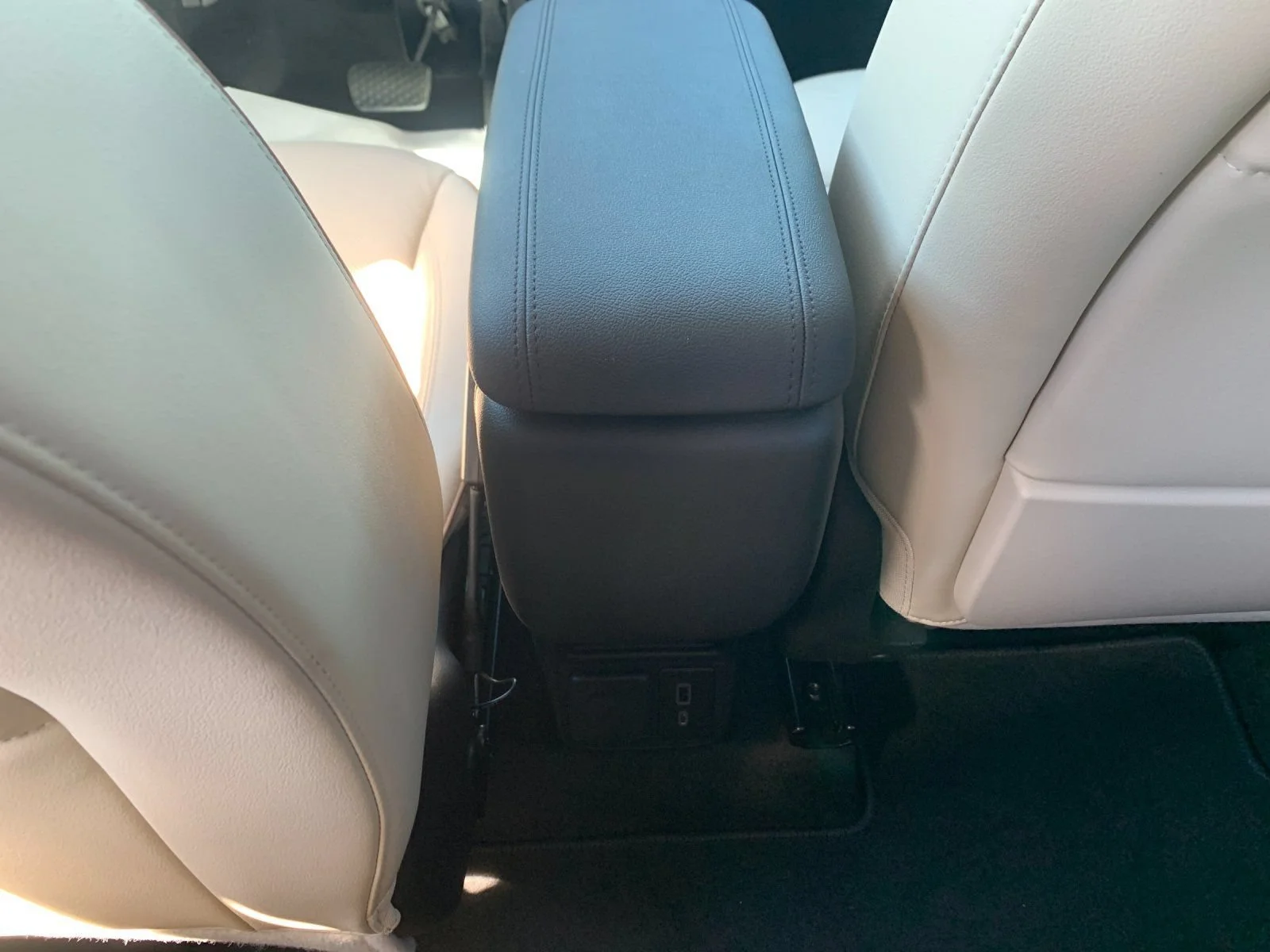 Used 2024 White Frost Tricoat Buick Avenir image 14