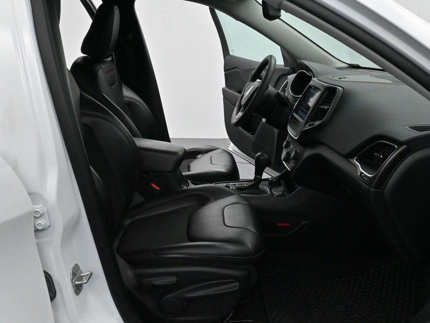 Used 2022 White Jeep Trailhawk image 28