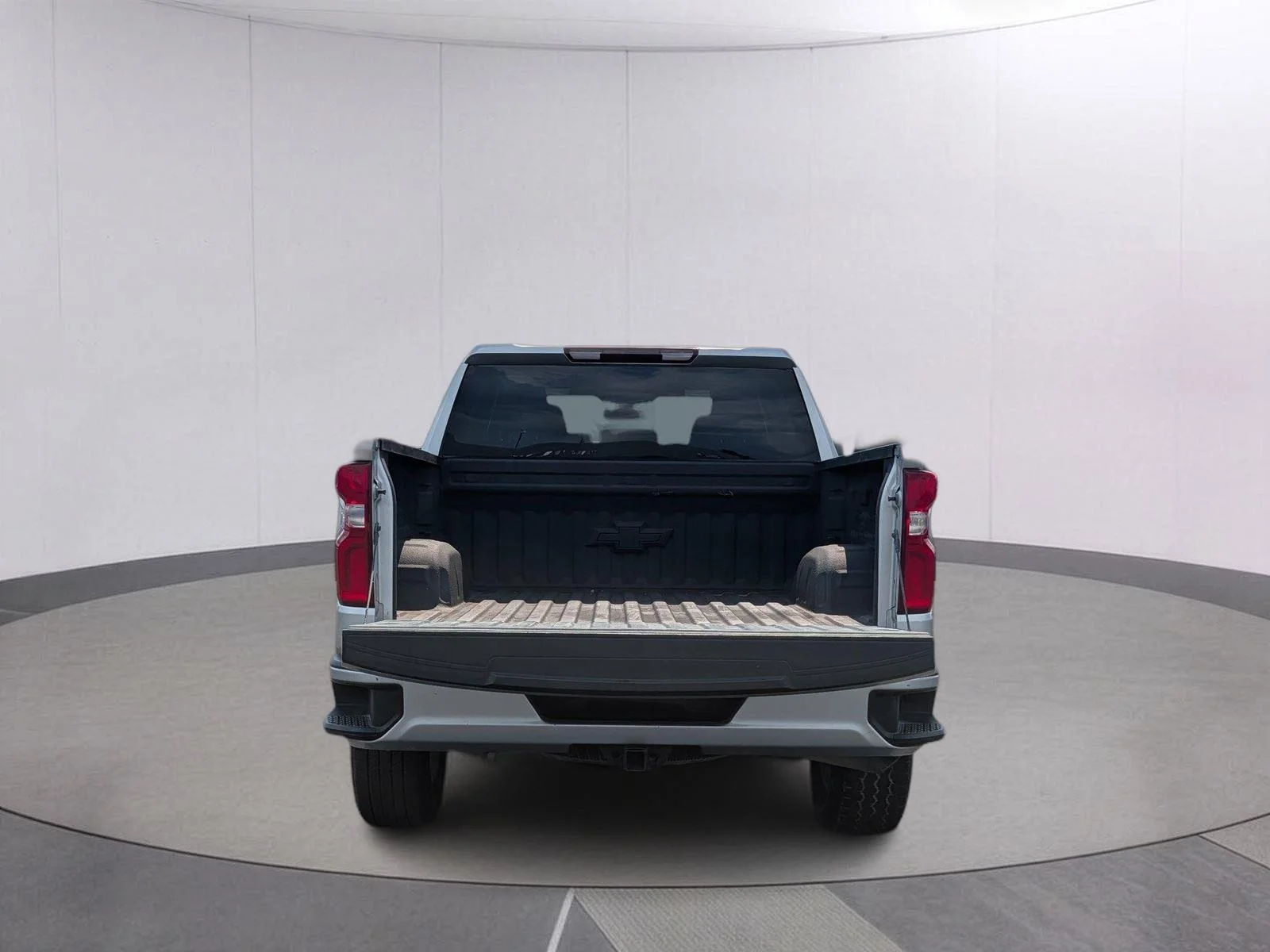 Used 2021 Silver Ice Metallic Chevrolet RST image 5