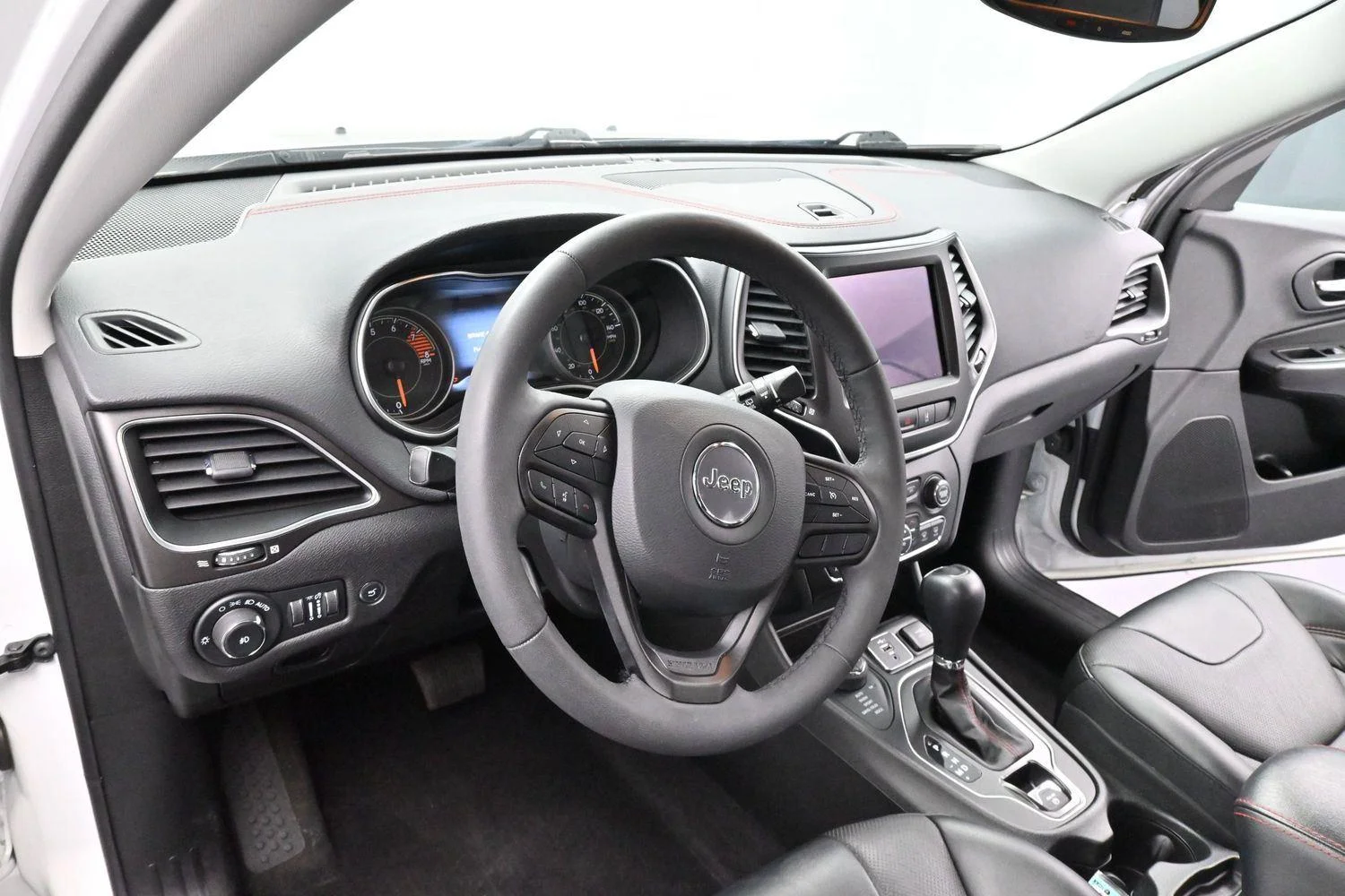 Used 2022 Bright White Clearcoat Jeep Trailhawk image 17