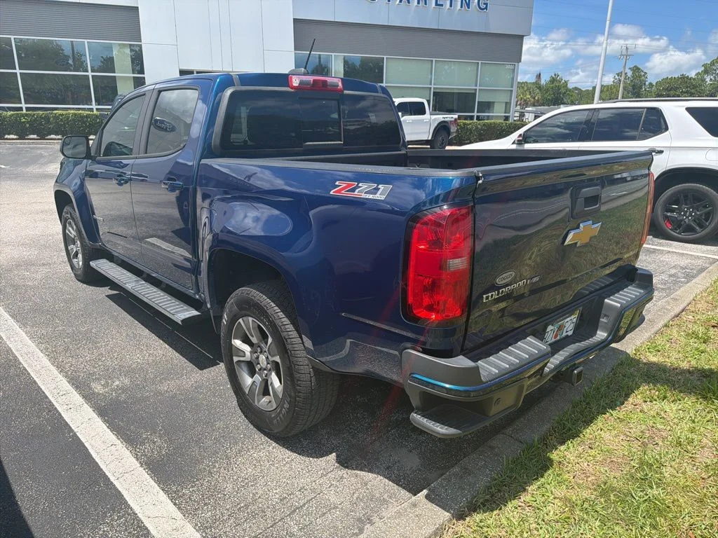 Used 2019 Blue Chevrolet Z71 image 3