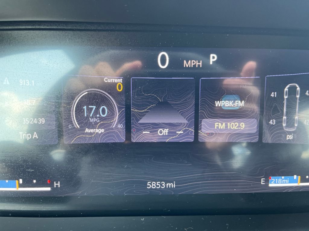 Used 2024 White Jeep Altitude image 16