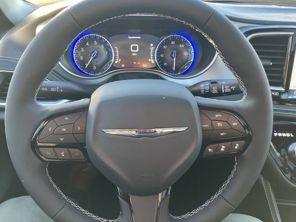 2026 Chrysler Pacifica Limited - Photo 14