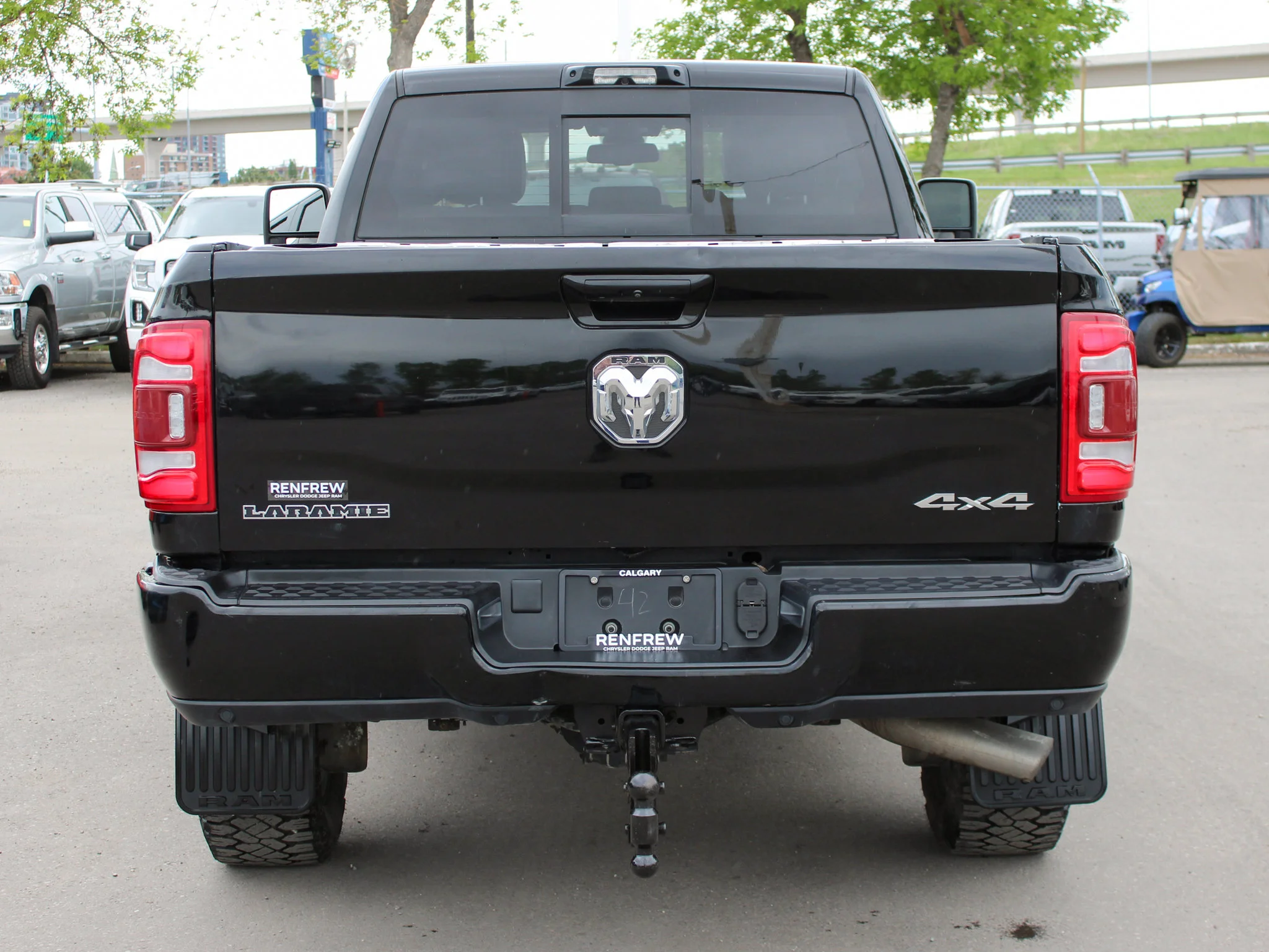 Certified Used 2023 Black RAM Laramie * One Owner | 5th Wheel & Gooseneck | Rear Air Suspension | Diesel | Apple CarPlay | Sunroof image 15