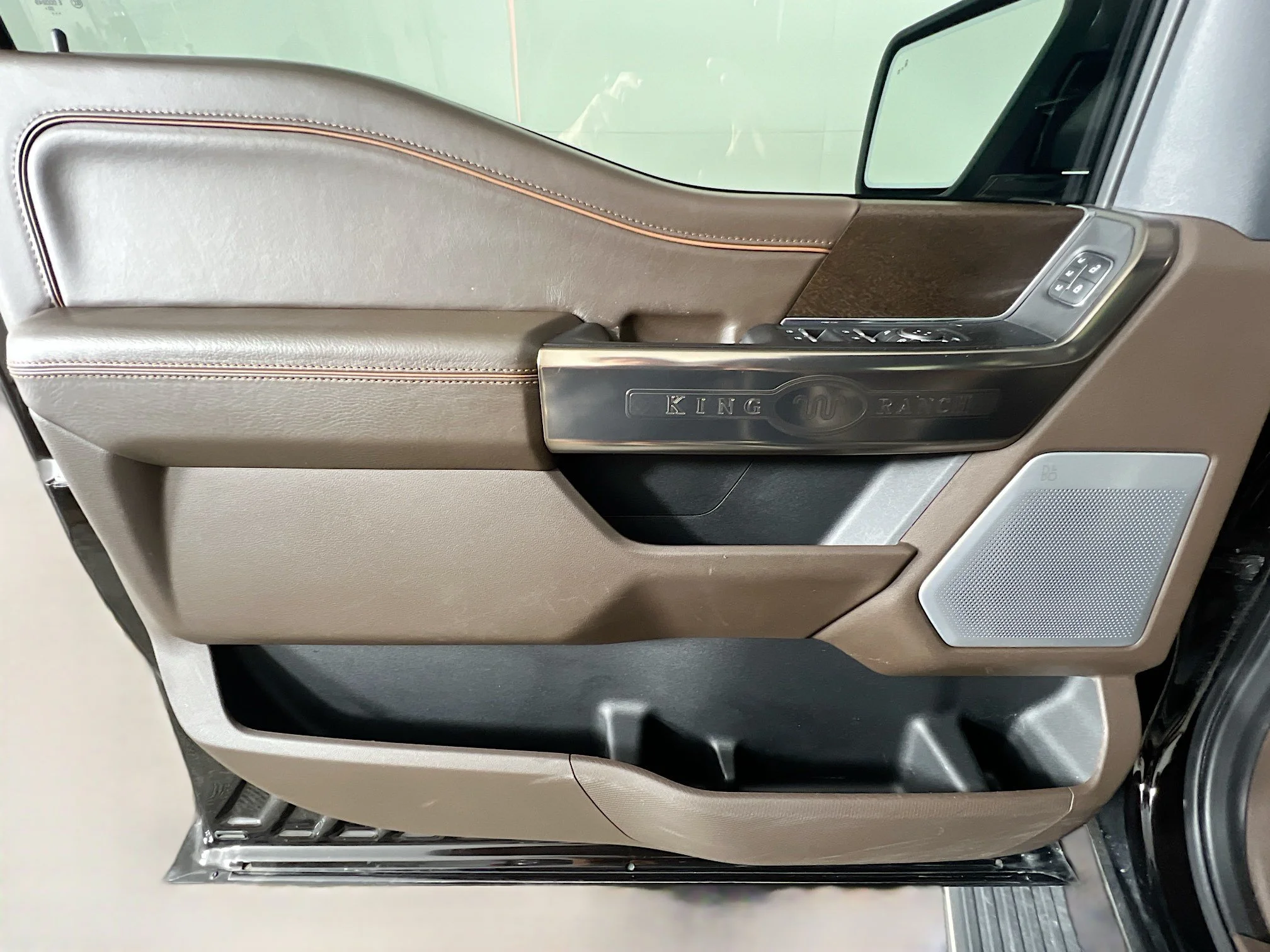 Used 2021 Kodiak Brown Metallic Ford LARIAT image 33