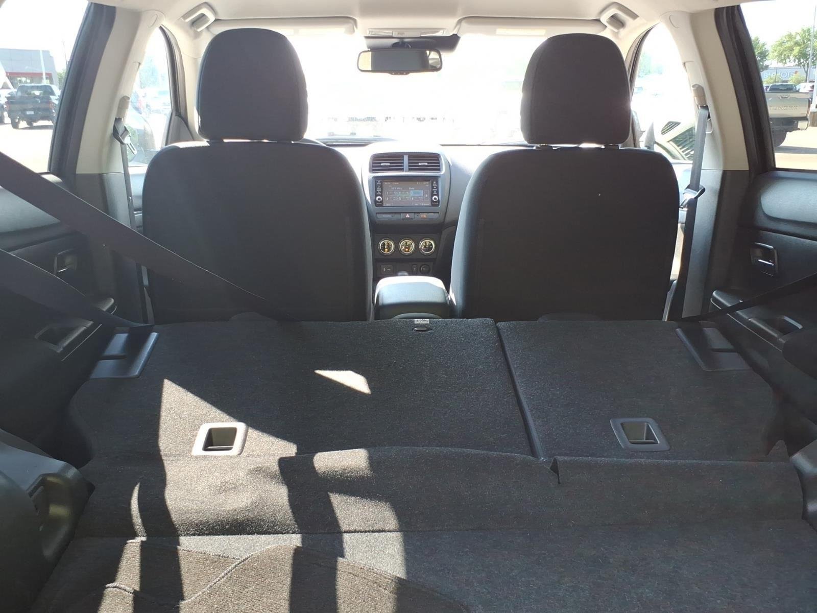 Used 2025  MITSUBISHI  image 30