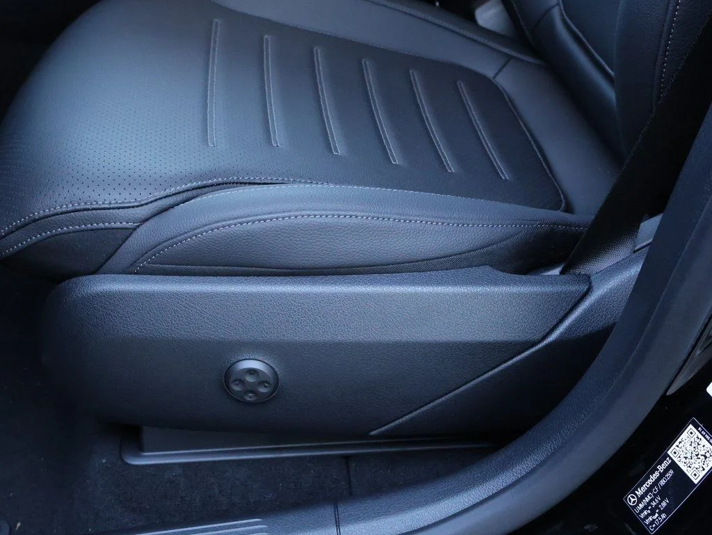 Used 2026 Black Mercedes-Benz GLC 300 image 43