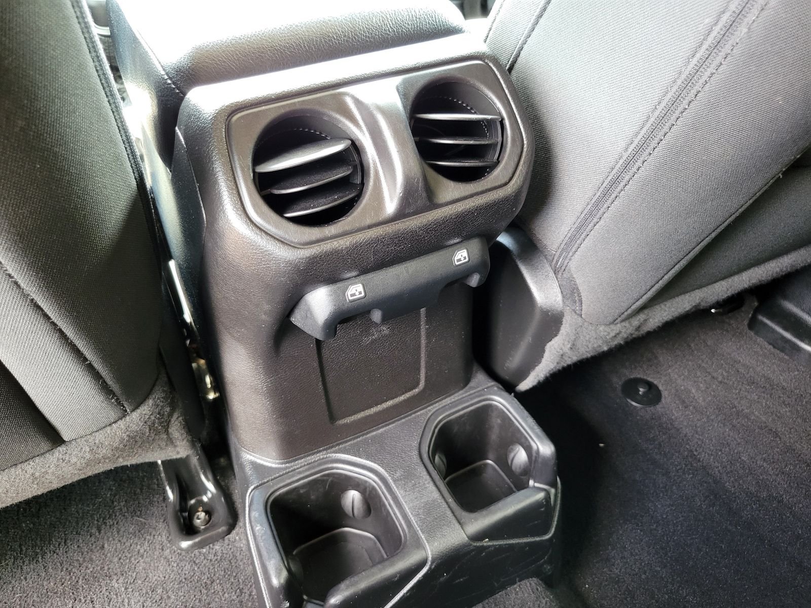 Used 2021 Silver Jeep Unlimited Sport S image 29