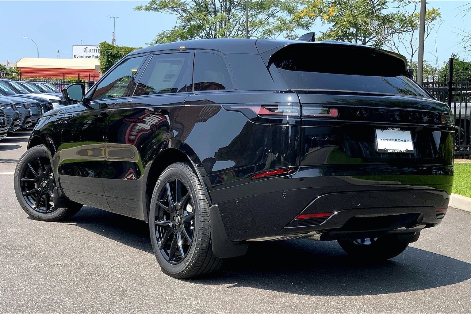 New 2026 Santorini Black Land Rover Dynamic SE image 12
