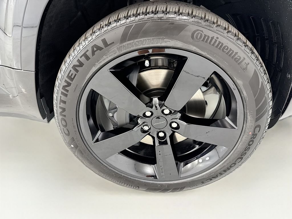 New 2026 Santorini Black Land Rover X-Dynamic SE image 31