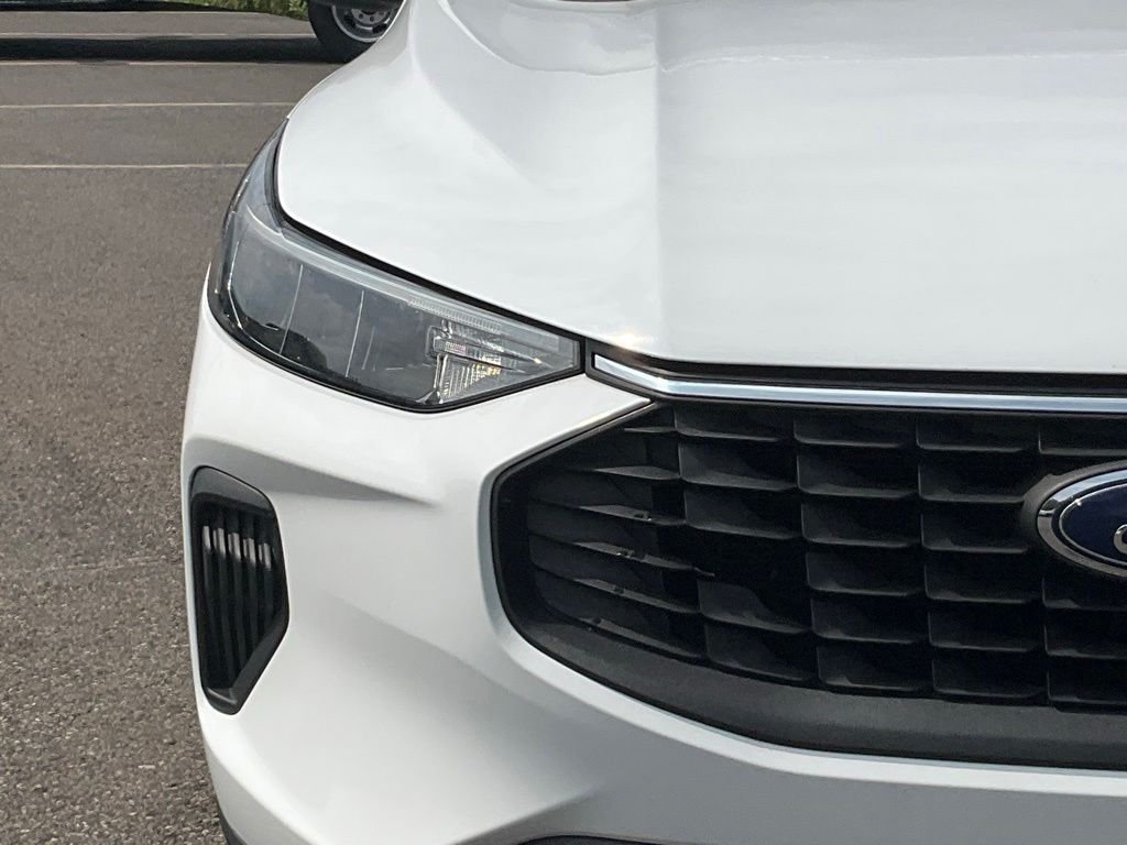 Certified Used 2025 Oxford White Ford Active image 2