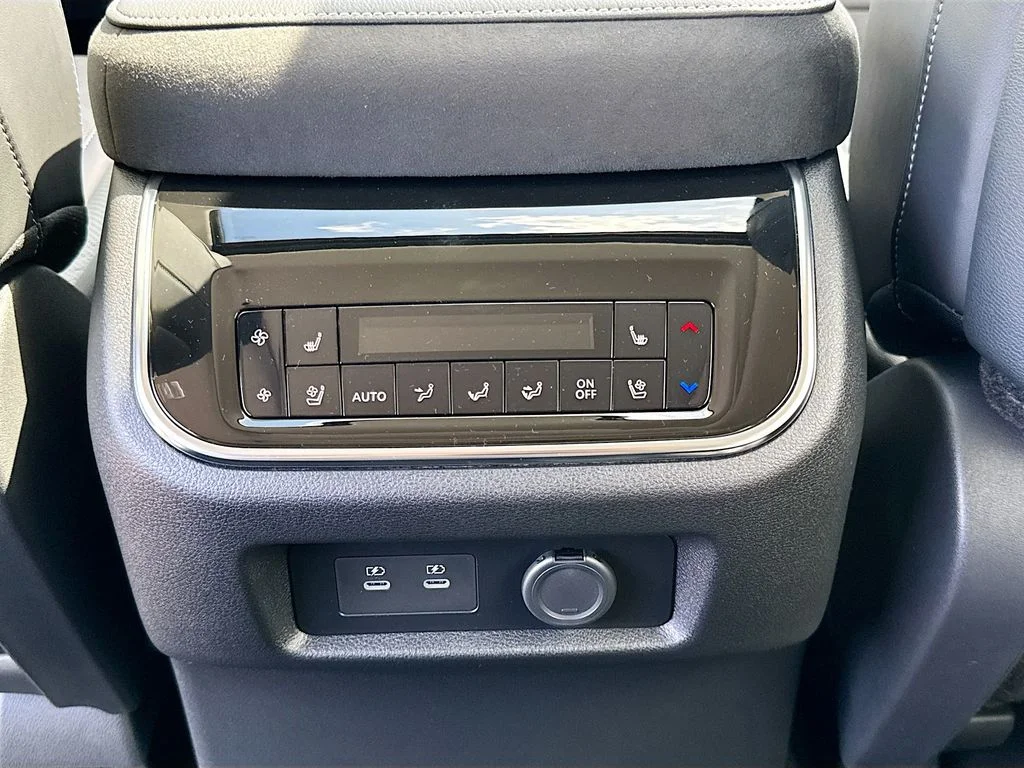 New 2026 RADIANT WHITE INFINITI Luxe 2WD image 27