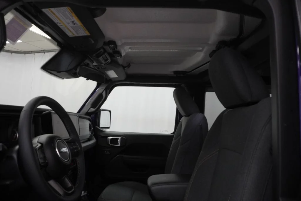 Used 2026  Jeep Sport image 21