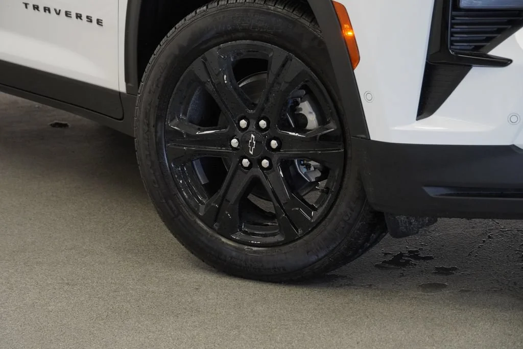 New 2027 Summit White Chevrolet LT image 10