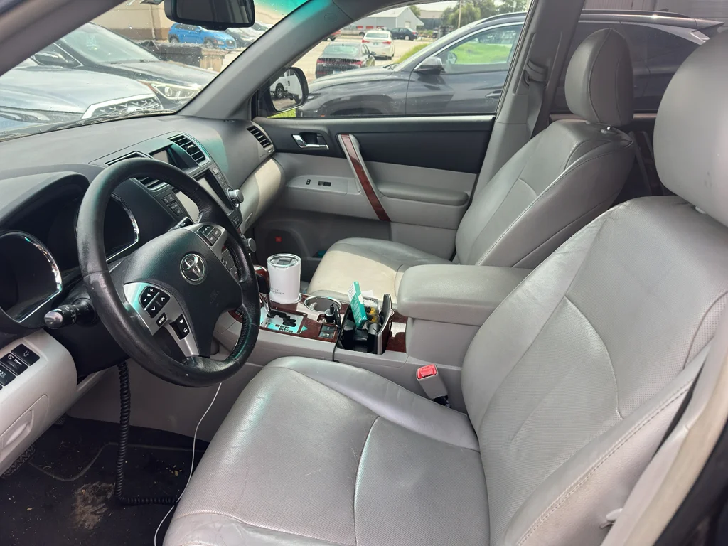 Used 2011 Magnetic Gray Metallic Toyota Limited image 13